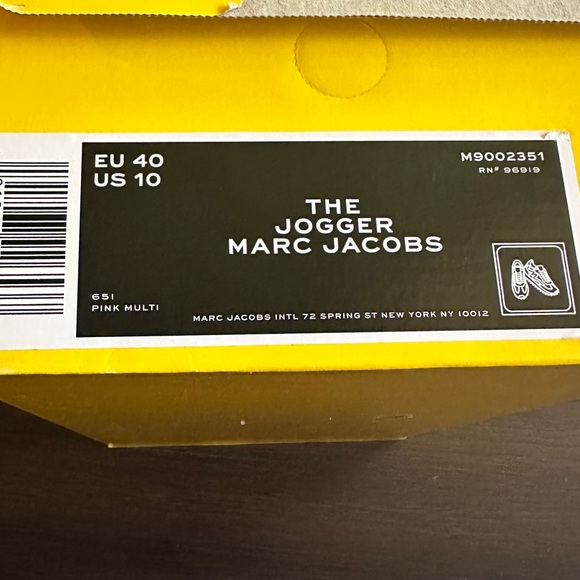 Sneakers - Picture 4 of 7